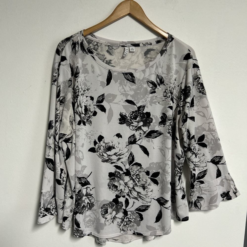 ELLE Women’s XXL Gray Black Floral‎ Blouse 3/4 Split Bell Sleeve Stretch Cottage